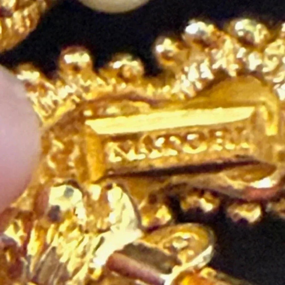 natori clip on earrings - Picture 5 of 5